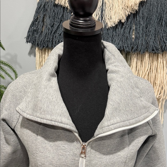 Lululemon Gray Activewear Zip Up Sweatshirt size 4 - Picture 4 of 10